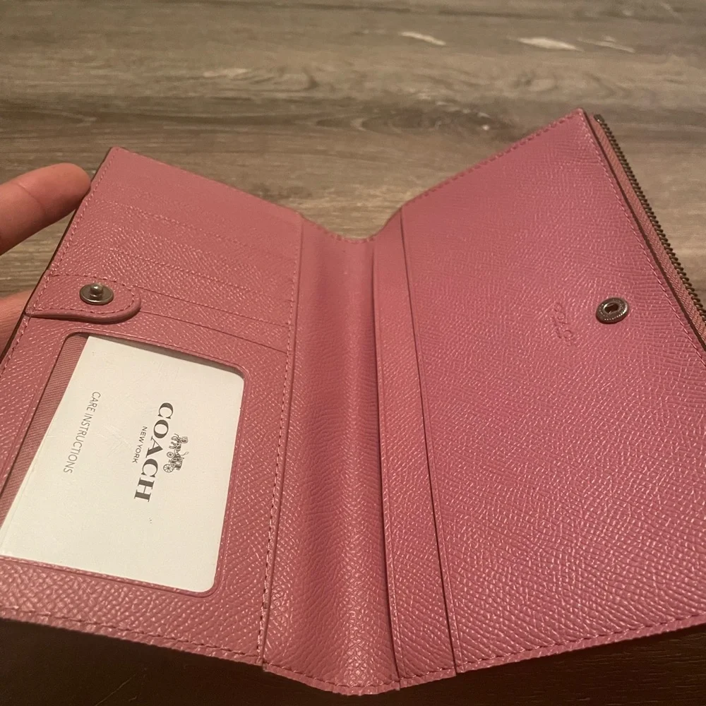 Wallets - Picture 6 of 10